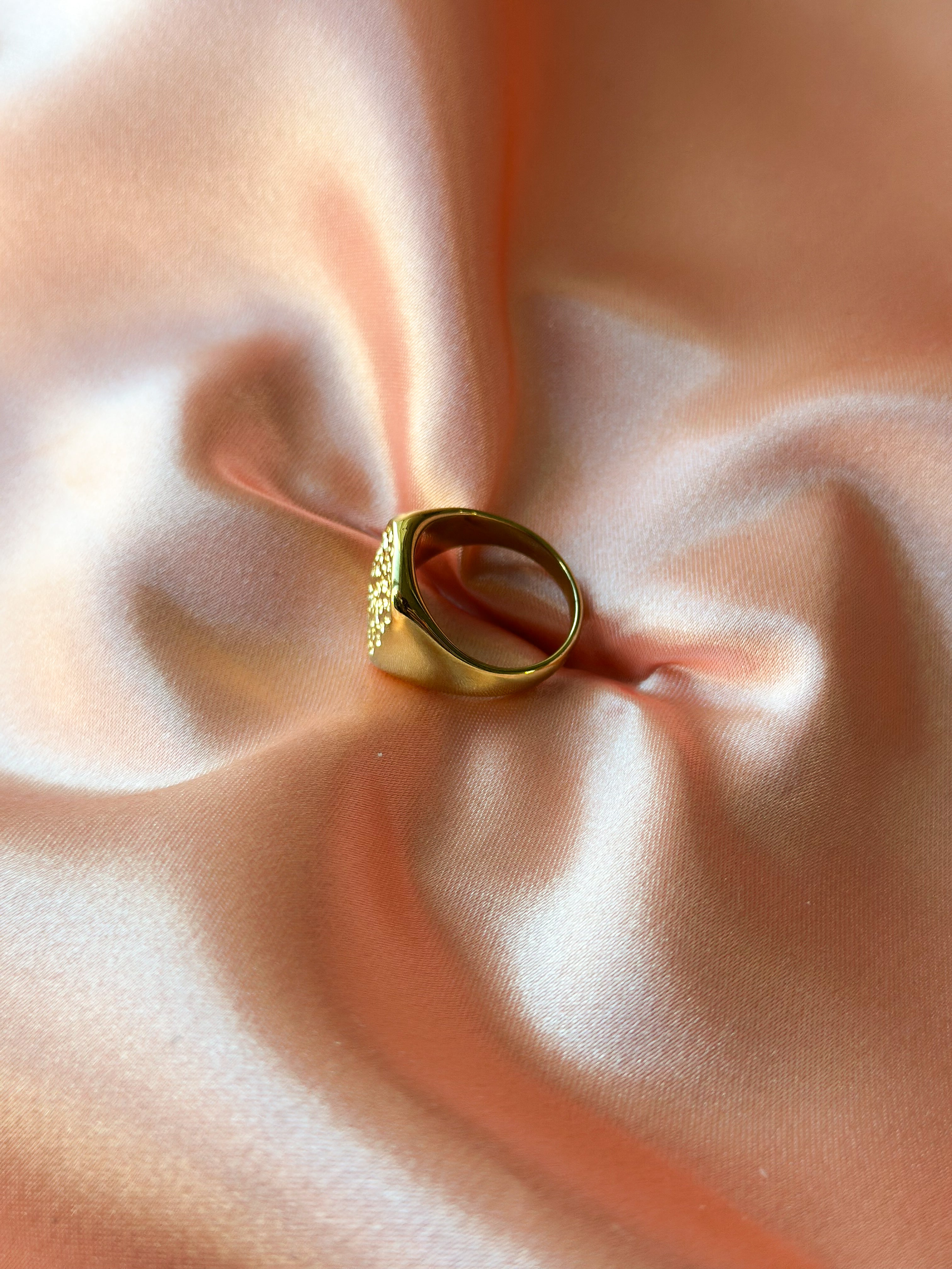 Vela ring guldfarvet